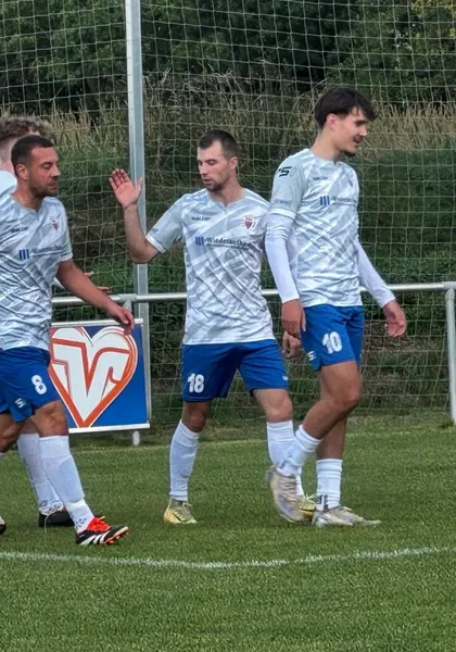 WEITER KURS HALTEN, DANN WINKT DER PLATZ AN DER SONNE