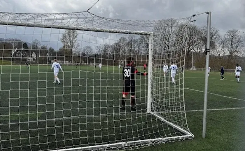 ZWEITE HERREN DOPPELT GEFORDERT