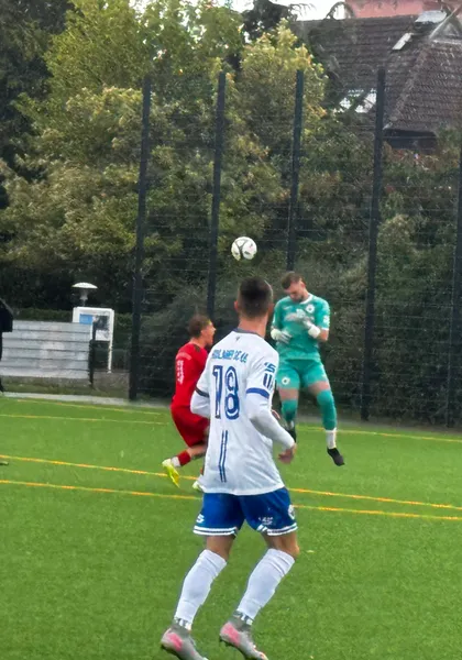 ERSTE SAISONNIEDERLAGE IM SPITZENSPIEL
